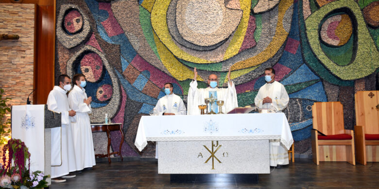 Emisión de la santa misa desde la parroquia